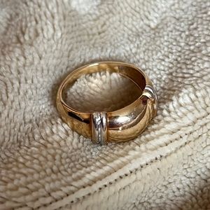 Vintage Gold Dome Ring 10k • Feminine